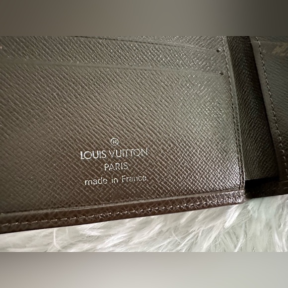 Authentic Louis Vuitton Taiga Leather‎ Brown Mens Wallet - Picture 6 of 7